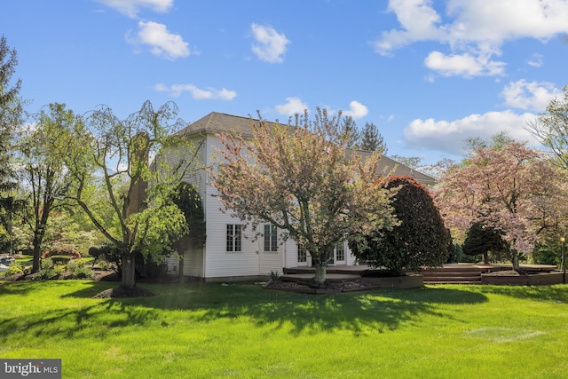 4 Stults Dr, Plainsboro, NJ 08536 - back of property with a lawn