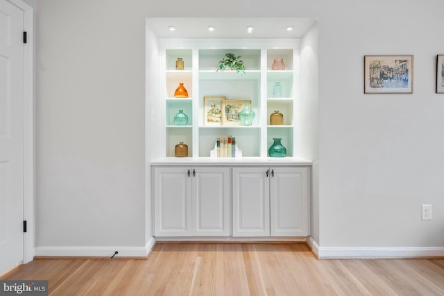902 Emerald Dr, Alexandria, VA 22308 - bar with light wood-style flooring and baseboards