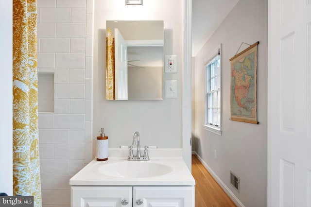 902 Emerald Dr, Alexandria, VA 22308 - full bath featuring wood finished floors, vanity, and a shower with shower curtain
