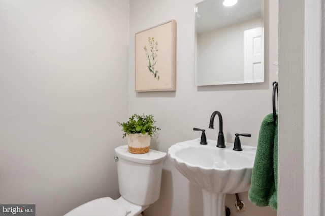 902 Emerald Dr, Alexandria, VA 22308 - bathroom featuring a sink and toilet