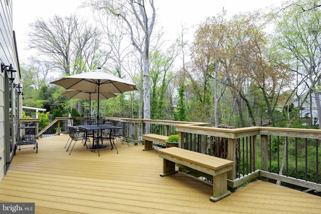 902 Emerald Dr, Alexandria, VA 22308 - deck with outdoor dining space