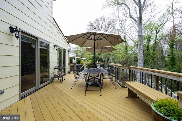 902 Emerald Dr, Alexandria, VA 22308 - wooden deck with outdoor dining area