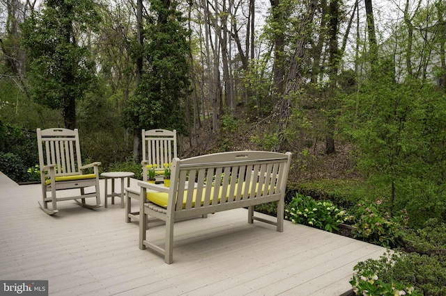 902 Emerald Dr, Alexandria, VA 22308 - view of wooden terrace
