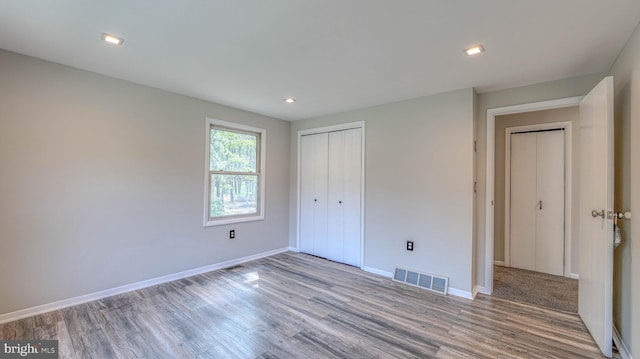 6057 English Creek Ave, Egg Harbor Township, NJ 08234 - unfurnished bedroom featuring wood finished floors, baseboards, a closet, and recessed lighting