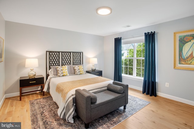 16340 Sandy Ridge Ct, Woodbridge, VA 22191 - bedroom featuring light wood-type flooring and baseboards