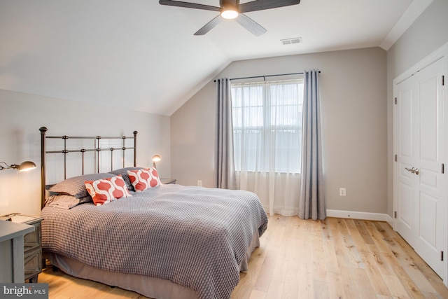 16340 Sandy Ridge Ct, Woodbridge, VA 22191 - bedroom with lofted ceiling, light wood-style flooring, a ceiling fan, and a closet
