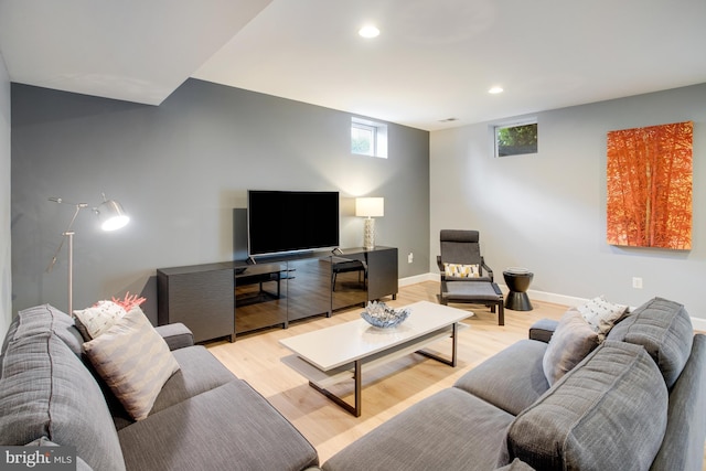 16340 Sandy Ridge Ct, Woodbridge, VA 22191 - living area featuring light wood-style flooring, recessed lighting, and baseboards