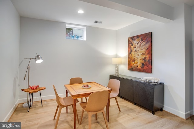 16340 Sandy Ridge Ct, Woodbridge, VA 22191 - dining room featuring light wood-type flooring, baseboards, and recessed lighting
