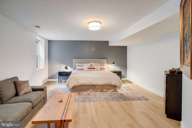 16340 Sandy Ridge Ct, Woodbridge, VA 22191 - bedroom featuring light wood-style flooring and baseboards