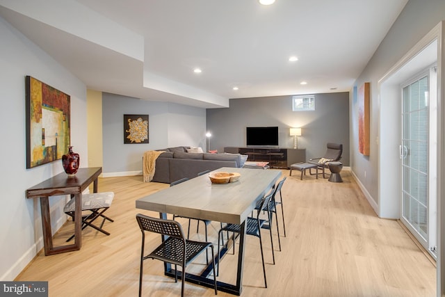 16340 Sandy Ridge Ct, Woodbridge, VA 22191 - dining space featuring light wood-style flooring, baseboards, and recessed lighting