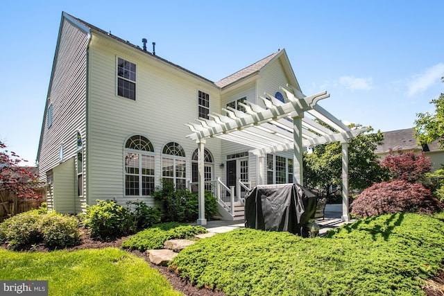 16340 Sandy Ridge Ct, Woodbridge, VA 22191 - back of property featuring a pergola