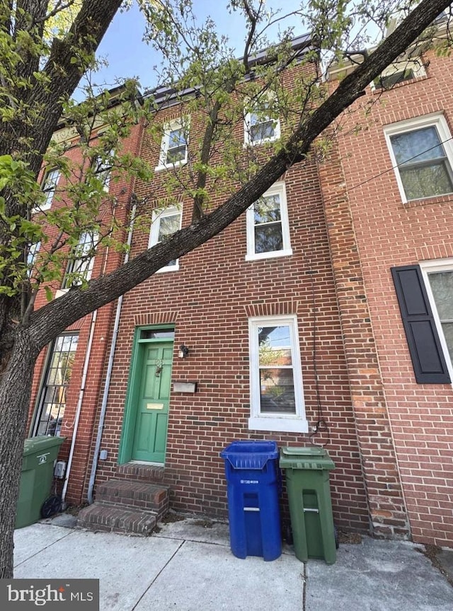view of front of property with entry steps and brick siding