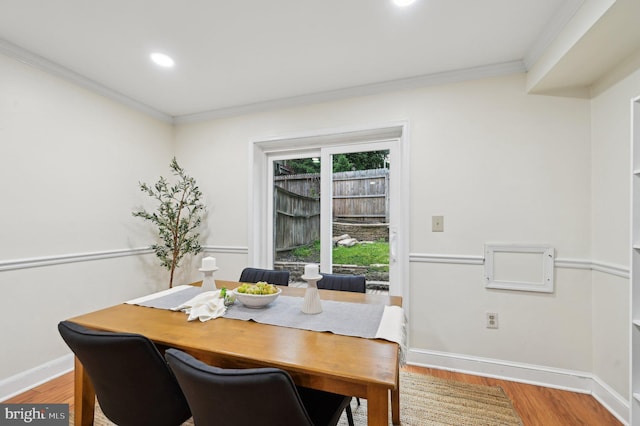 1037 William St, Baltimore, MD 21230 - dining room with light wood-style flooring, crown molding, baseboards, and recessed lighting
