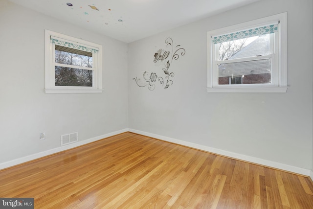 1305 S Buchanan St S, Arlington, VA 22204 - empty room featuring baseboards, wood finished floors, and plenty of natural light