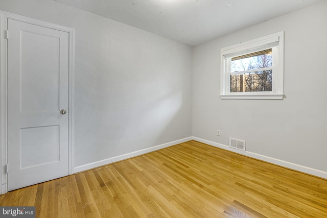 1305 S Buchanan St S, Arlington, VA 22204 - empty room with baseboards and light wood-type flooring