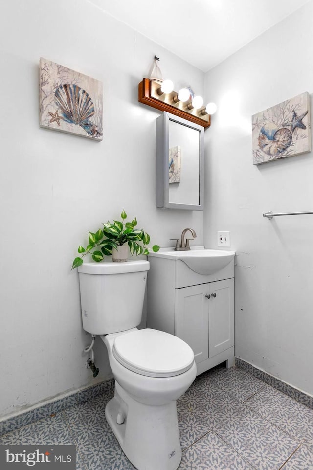 602 Lippincott Ave, Riverton, NJ 08077 - half bath with tile patterned floors, baseboards, vanity, and toilet