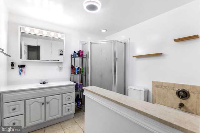 602 Lippincott Ave, Riverton, NJ 08077 - full bath featuring tile patterned flooring, a shower stall, vanity, and toilet