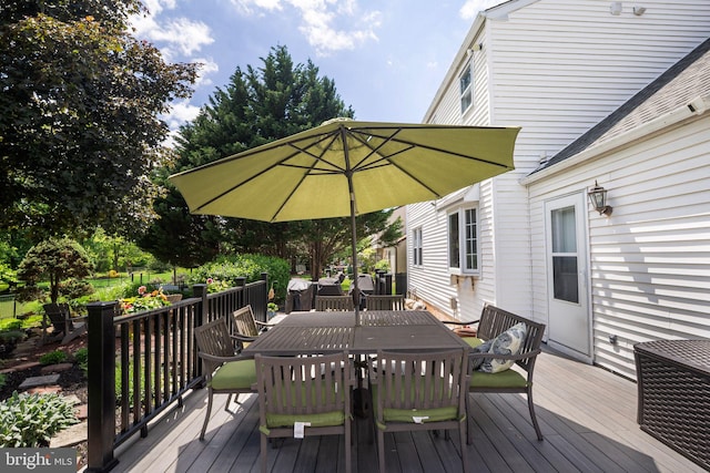 36 Gettysburg Ln, Newtown, PA 18940 - wooden deck with outdoor dining space