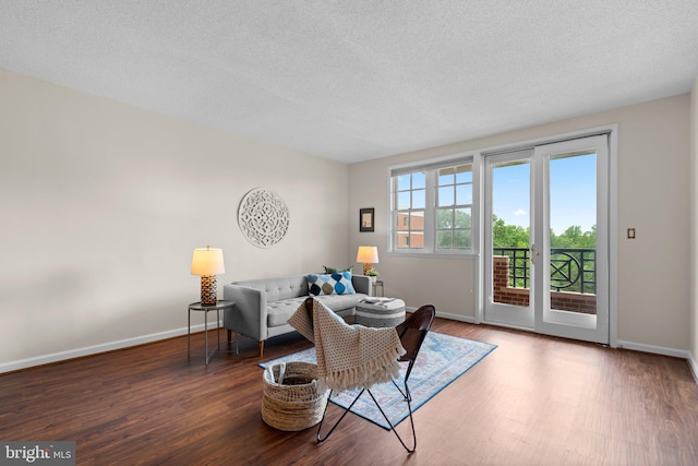 930 Astern Way Unit 502, Annapolis, MD 21401 - living room featuring wood finished floors, baseboards, and a textured ceiling