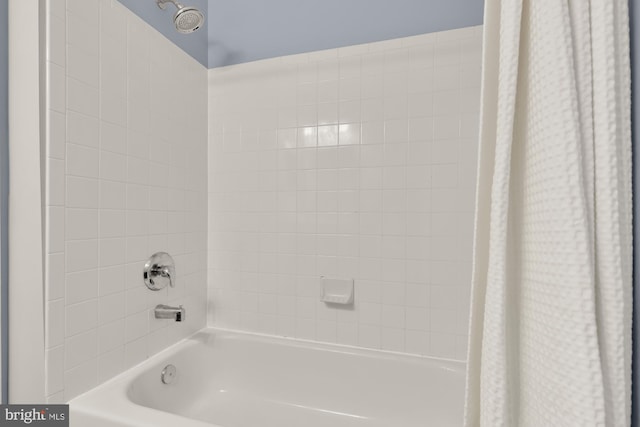 bathroom with shower / tub combo
