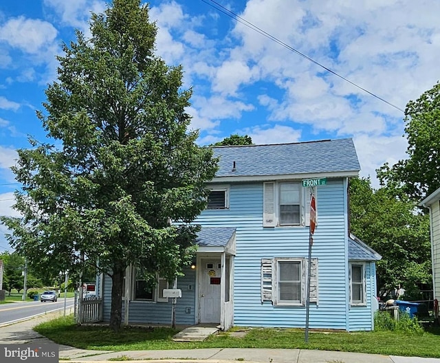 49 Front St, Wyoming, DE 19934 - traditional-style home featuring roof with shingles