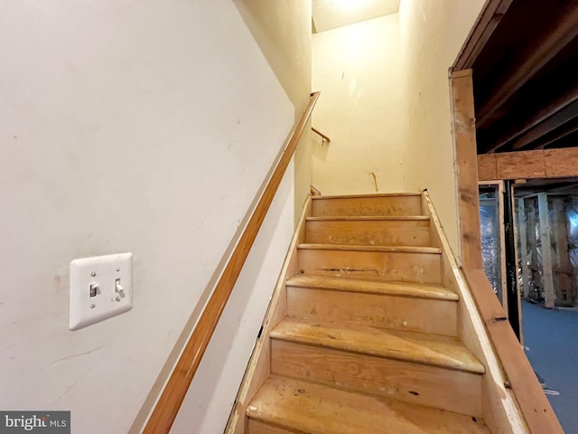 10400 Markby Ct, White Plains, MD 20695 - view of staircase