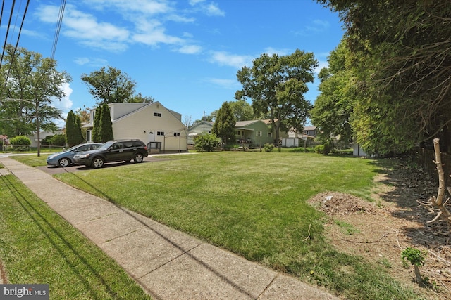 1558 Lukens Ave, Abington, PA 19001 - view of yard featuring a garage and a residential view