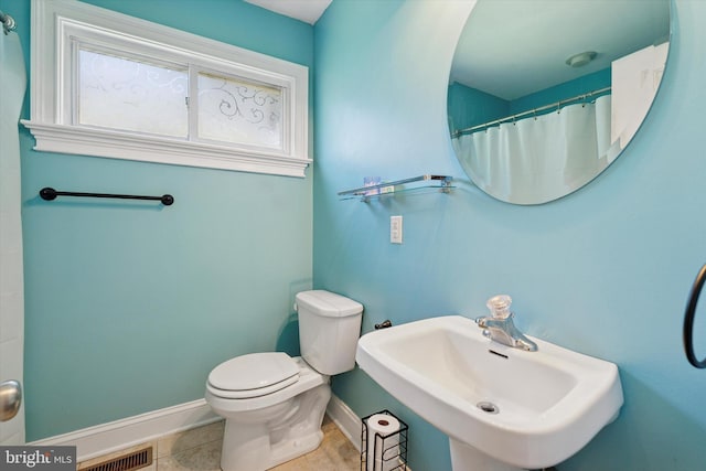 1558 Lukens Ave, Abington, PA 19001 - full bathroom featuring baseboards, toilet, a sink, and tile patterned flooring