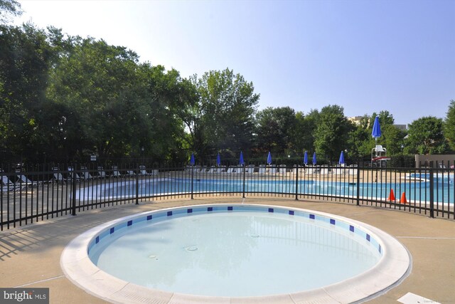 6624 Boulevard Vw Unit C1, Alexandria, VA 22307 - community pool with fence