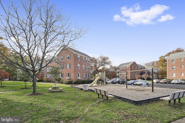 6624 Boulevard Vw Unit C1, Alexandria, VA 22307 - view of property's community featuring a lawn
