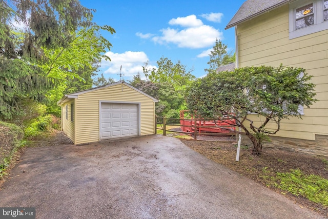 329 Dickinson Ave, Swarthmore, PA 19081 - detached garage with asphalt driveway