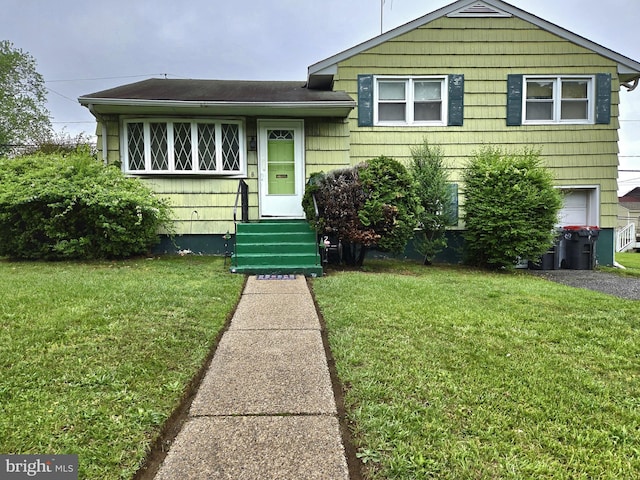 8 Aquilla Ave, New Castle, DE 19720 - split level home with entry steps and a front yard