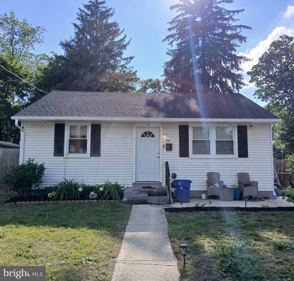 654 N New St, Clayton, NJ 08312 - view of front of home featuring a front lawn, roof with shingles, and a patio