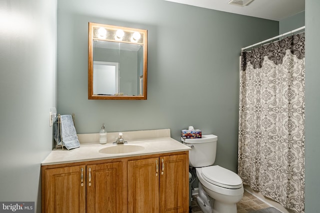 260 Shirley Ln, Pennsburg, PA 18073 - full bathroom featuring toilet, vanity, and curtained shower