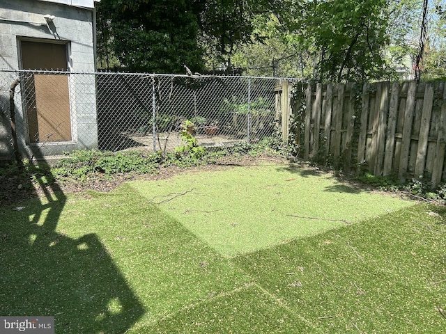 314 W State St, Trenton, NJ 08618 - view of yard