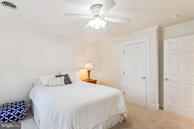 bedroom with light carpet, crown molding, and a ceiling fan