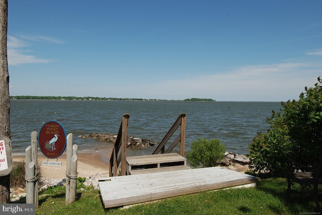 dock area featuring a water view