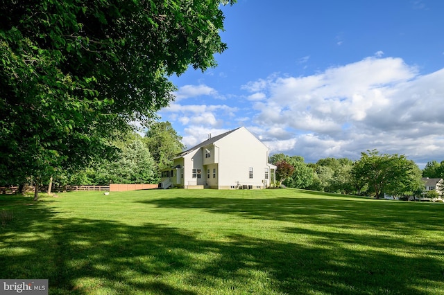 9609 Low Meadow Dr, Gaithersburg, MD 20882 - view of grassy yard