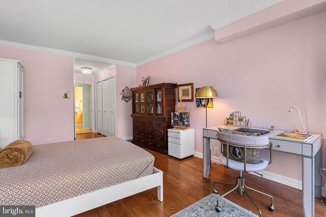 700 New Hampshire Ave NW Unit 712, Washington, DC 20037 - bedroom with wood finished floors, baseboards, ornamental molding, and a closet