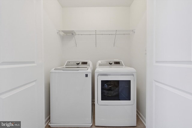washroom featuring washing machine and clothes dryer