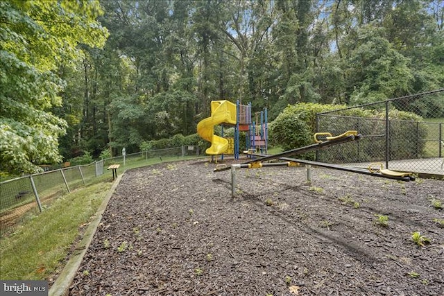 6300 Stevenson Ave Unit 523, Alexandria, VA 22304 - view of play area featuring fence