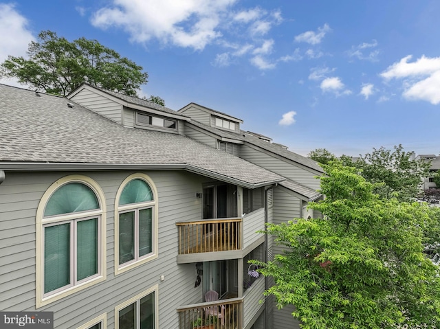 2012 Quay Village Ct Unit 202, Annapolis, MD 21403 - view of side of property with roof with shingles and a balcony