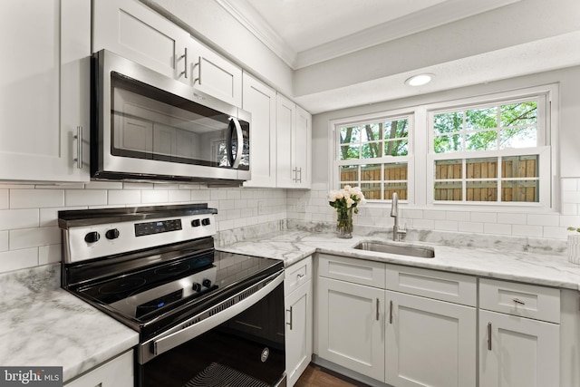 124 Fort Evans Rd SE Unit B, Leesburg, VA 20175 - kitchen with stainless steel appliances, a sink, ornamental molding, white cabinetry, and backsplash