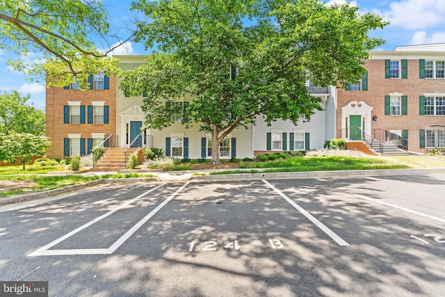 124 Fort Evans Rd SE Unit B, Leesburg, VA 20175 - view of building exterior with uncovered parking