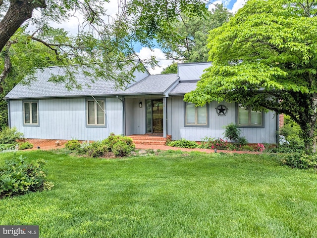 115 Lafayette Pl, Forest, VA 24551 - view of front facade featuring roof with shingles and a front lawn