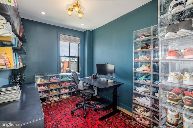 office area featuring carpet flooring, recessed lighting, and baseboards