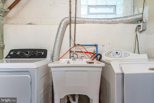 1128 Coventry Rd, Cheltenham, PA 19012 - laundry area featuring independent washer and dryer