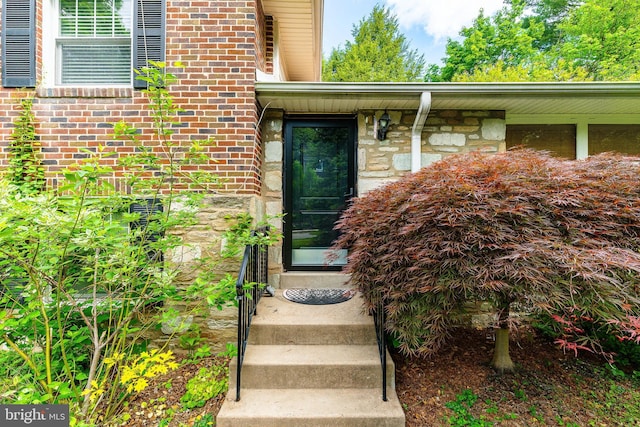 1128 Coventry Rd, Cheltenham, PA 19012 - entrance to property with stone siding and brick siding