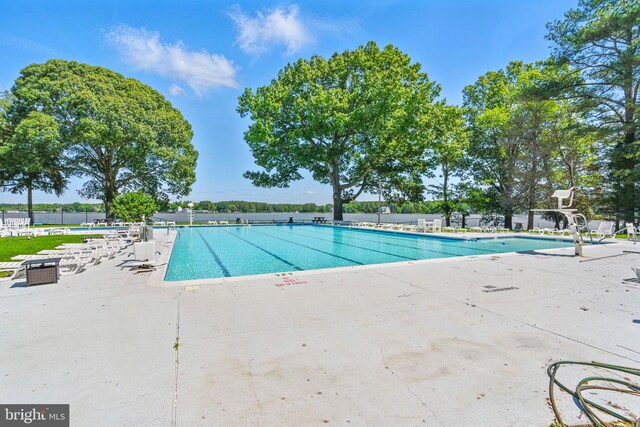 14745 Jennifer Ct, Issue, MD 20645 - community pool with a patio area