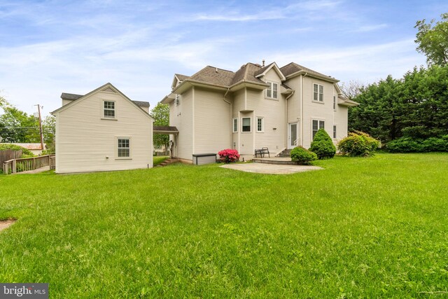 600 Grace St, Herndon, VA 20170 - back of property featuring a patio area